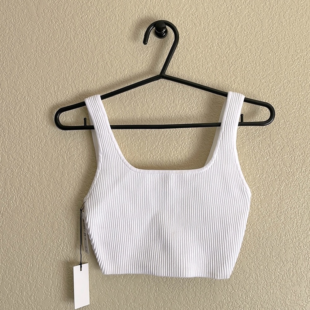 {aritzia // babaton // sculpt knit squareneck cropped tank}